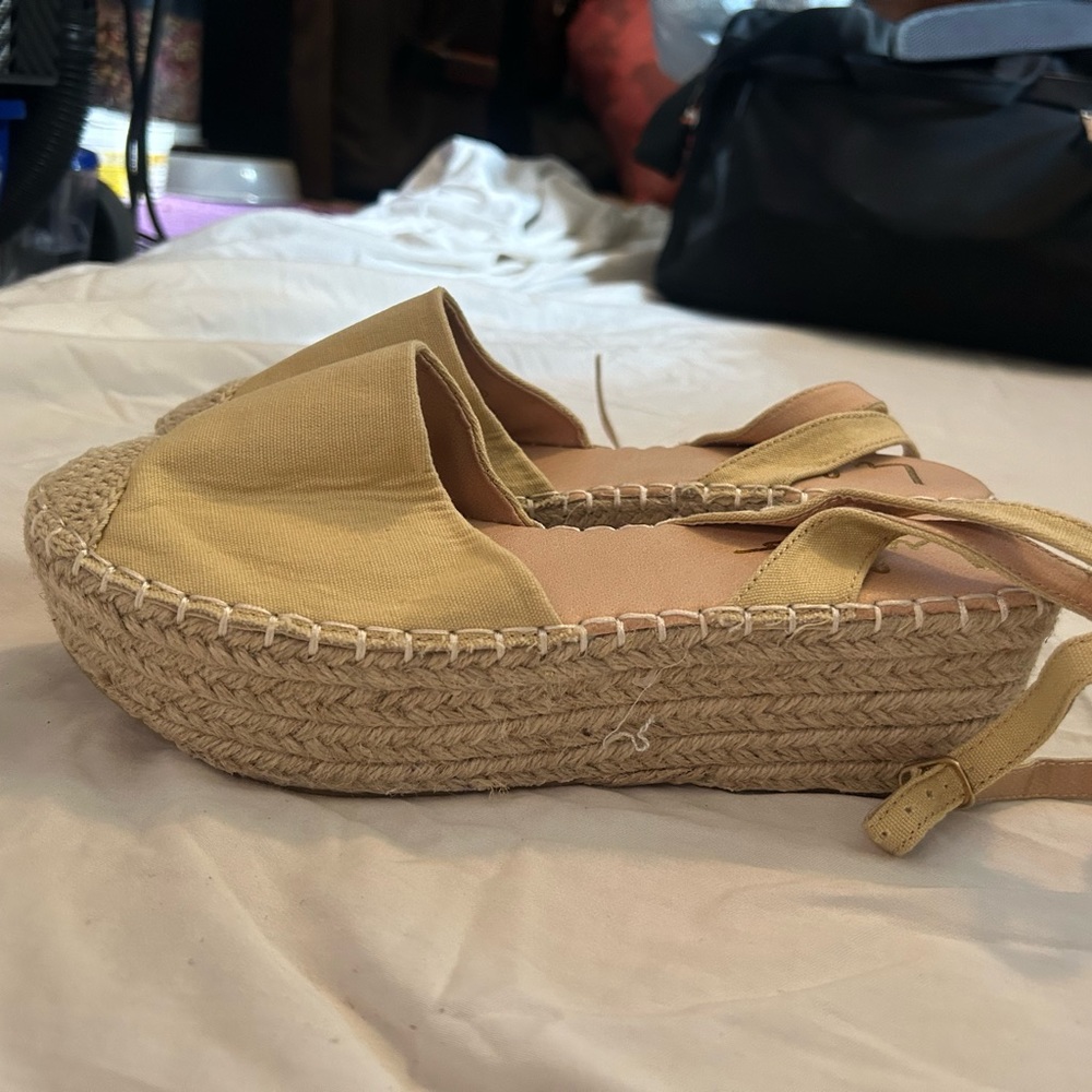 Platform sandals